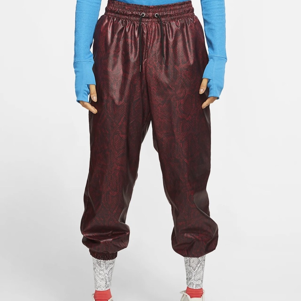 Nike Women’s woven pants